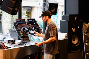 Concept store & Bar design au cœur du Marais – pop-up et showroom - Image 2