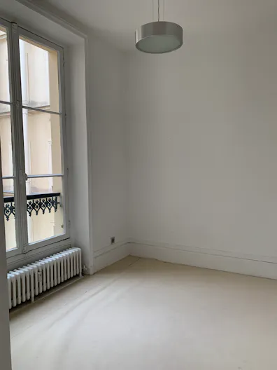 Parisian Showroom in the 7th Arr. - Image 2