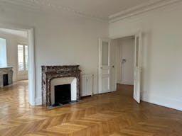 Perfect Showroom in Saint-Germain - Image 2