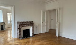 Perfect Showroom in Saint-Germain - Image 2
