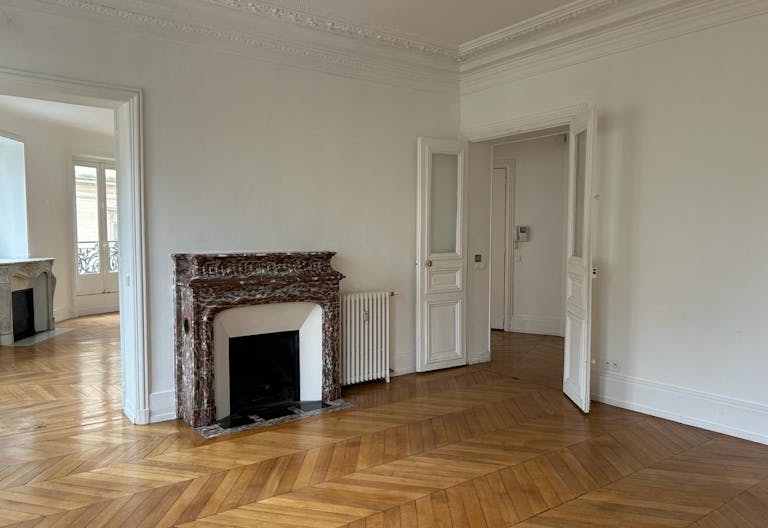 Perfect Showroom in Saint-Germain - Image 2