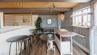 Brilliant Contemporary Loft - Image 9