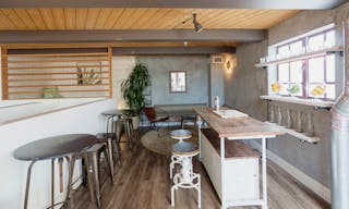 Brilliant Contemporary Loft - Image 9