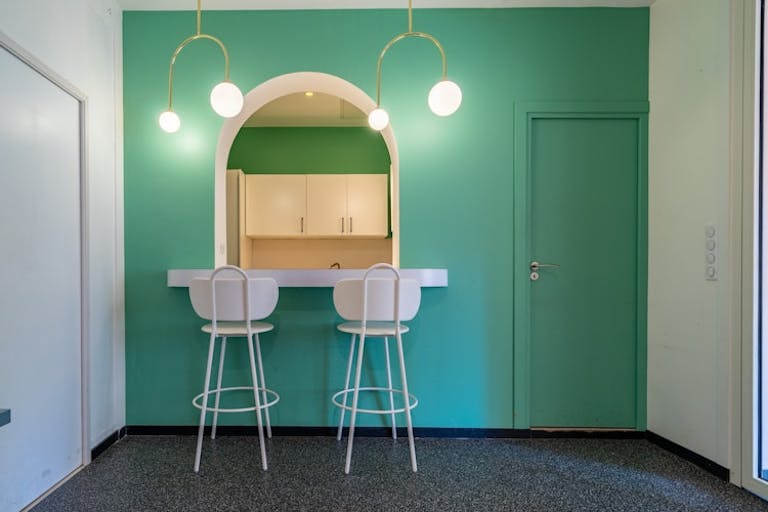 Beautiful Showroom on the canal saint Martin - Image 4