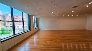 Entire Floor in SOHO with 2 extra rooms! - Image 34