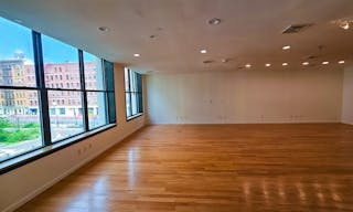 Entire Floor in SOHO with 2 extra rooms! - Image 34