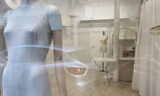 A bright white gallery-style retail space in the heart of Le Marais - Image 3