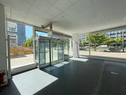 High-Traffic Retail Space Near Alexanderplatz - Image 0