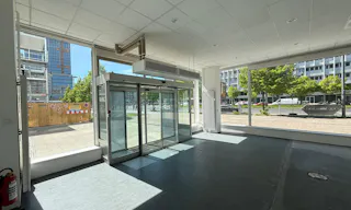 High-Traffic Retail Space Near Alexanderplatz - Image 0