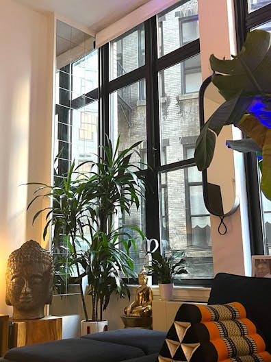 Spacious 14ft ceiling space in a Landmark Building - Image 2