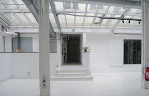 Showroom sous verrière de 200m2, dans le quartier vibrant du 11ème arrondissement. - Image 5