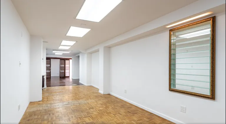Standard Retail Space on the UES - Image 2