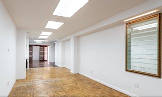 Standard Retail Space on the UES - Image 2