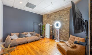 Stylish Urban Loft for Memorable Events | BYOB, Birthdays & More - Image 8