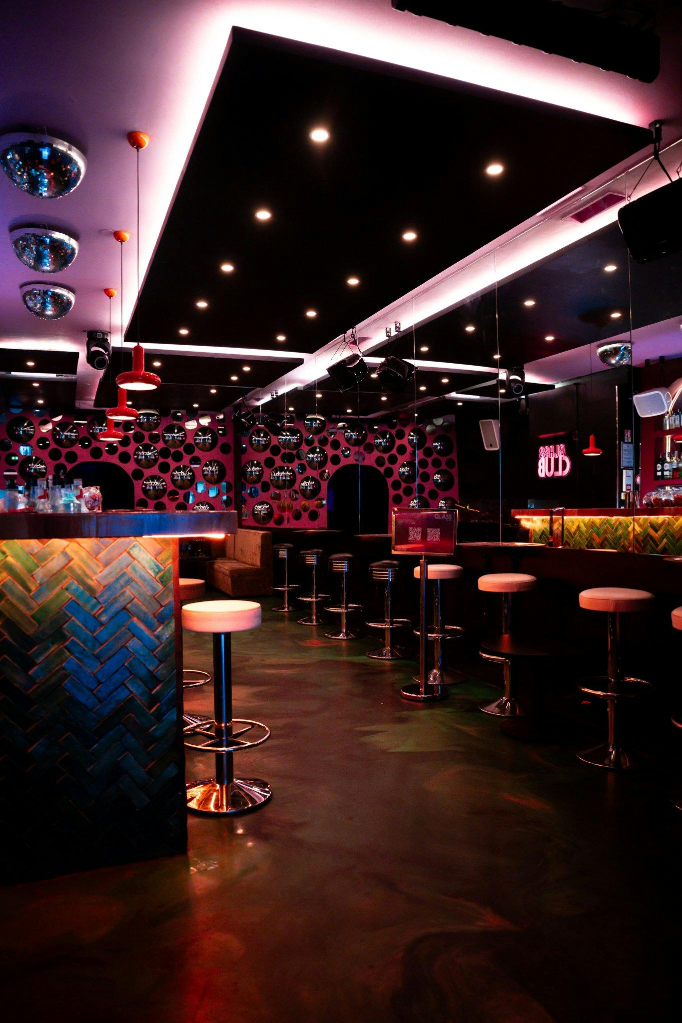 Sleek Cocktail Bar and Event Space in the Heart of Cannes