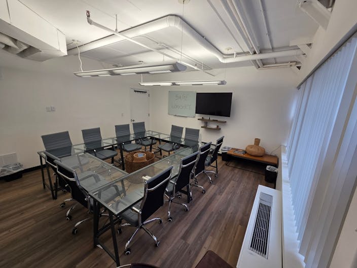 Spacious Multi-Purpose Conference Room in Harlem - Image 1