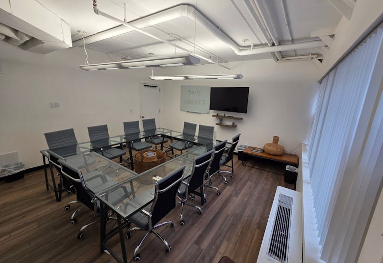 Spacious Multi-Purpose Conference Room in Harlem - Image 1