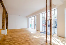 Bright Pop Up Boutique in Pigalle - Image 6