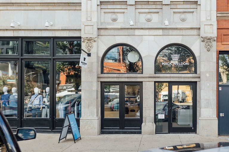 Beautiful White Box Retail Space in Randolph St Chicago - Image 0