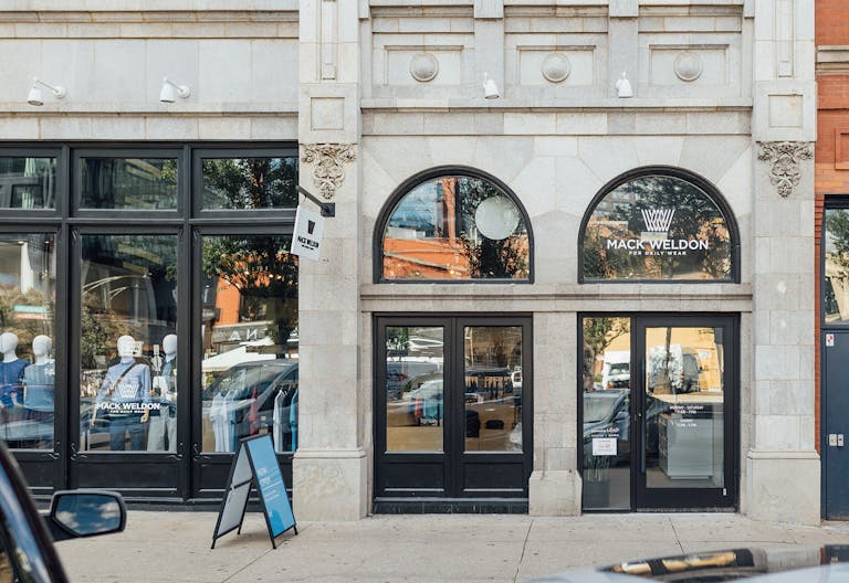 Beautiful White Box Retail Space in Randolph St Chicago - Image 0
