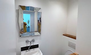 Elegant Showroom in the heart of Paris, Near Pont-Neuf - Image 6