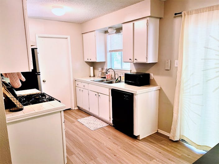 Lovely Central Austin Duplex! - Image 4