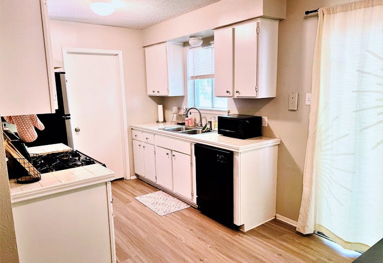 Lovely Central Austin Duplex! - Image 4