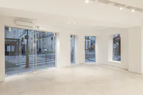 Rue de Turenne Corner Pop Up Boutique - Image 8