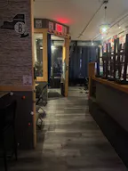 Lively and fully equipped sports bar located in the heart of Spanish Harlem - Image 3