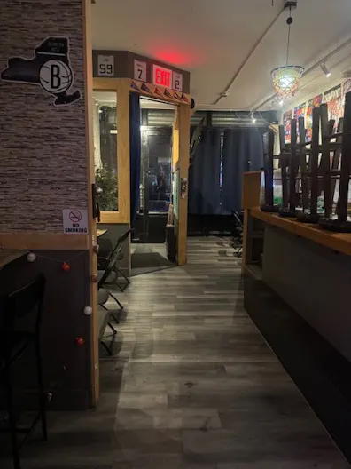 Lively and fully equipped sports bar located in the heart of Spanish Harlem - Image 3