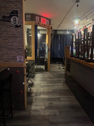 Lively and fully equipped sports bar located in the heart of Spanish Harlem - Image 3