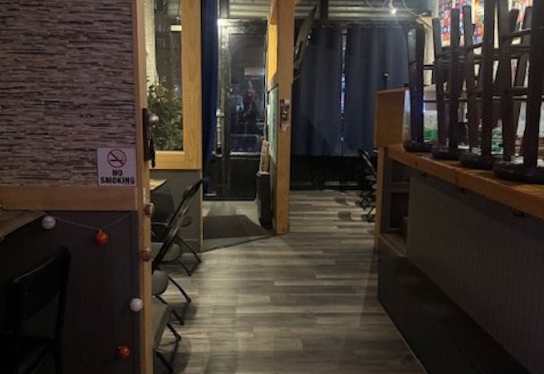 Lively and fully equipped sports bar located in the heart of Spanish Harlem - Image 3