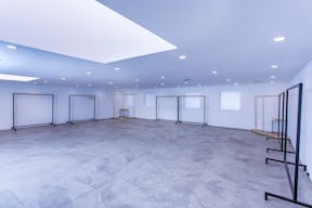 Fairfax District Versatile High Ceiling Two Level Indoor/ Outdoor Party Film Photo Space - Image 15