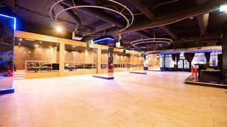 Central Venue with a Berliner Skyline View - Image 0