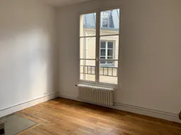 7th Arrondissement Showroom - Image 8