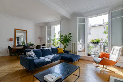 Bel appartement haussmannien avec balcon et vue tour Eiffel (max. 12 personnes) - Image 0