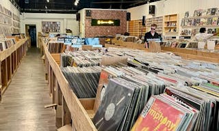 Hollywood Record Store - Image 0