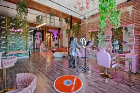 Cute n Unique Arts District Hair Salon / Booth Rental / Hairstylists, MUA, Lashes, Nail Techs - Image 2