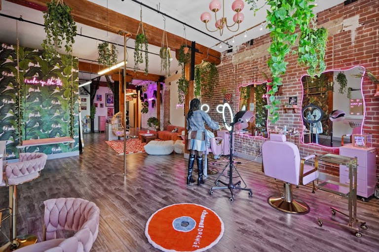 Cute n Unique Arts District Hair Salon / Booth Rental / Hairstylists, MUA, Lashes, Nail Techs - Image 2