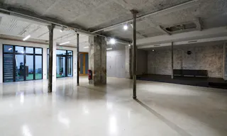 Entire art gallery in Le Marais, Paris - Image 19