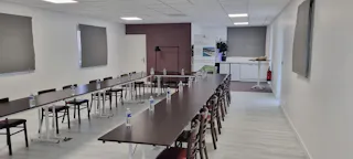 Salle à louer 80m2 proche des axes routiers (Marseille, Aix en Provence, Vitrolles, Marignane) - Image 5
