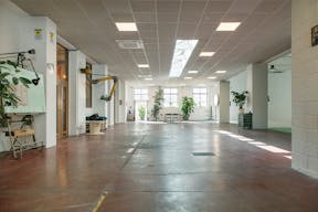 Versatile 600 sqm Ex-Industrial Space in Fashion's Heart - Image 9