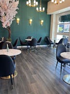 A cozy 900 sq ft caf� with nice interior in the heart of West Hollywood for every occasion - Image 0