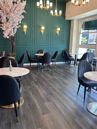 A cozy 900 sq ft caf� with nice interior in the heart of West Hollywood for every occasion - Image 0