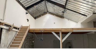 Industrial Showroom in Le Marais - Image 7