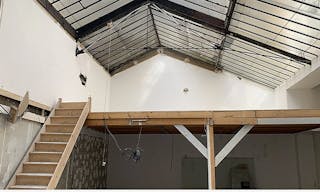 Industrial Showroom in Le Marais - Image 7