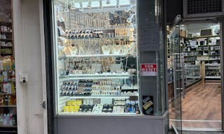 3 counters for rent in Heart of broadway Times SQ SHARED WATCH STORE, AND PERFUME STORE. - Image 0