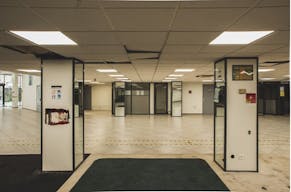 Industrial Space - Former Garage - Paris 11th Arrondissement - Image 2