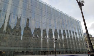 Prime Location Boutique on Rue de Rivoli - Image 1