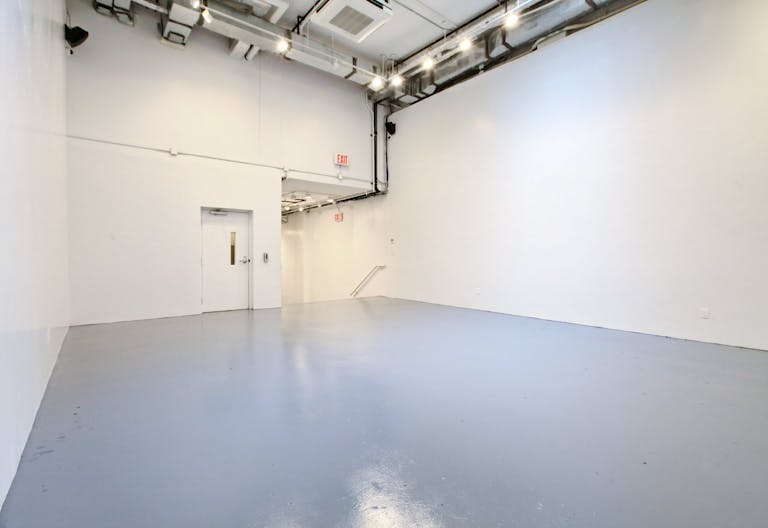 Street Level Contemporary Gallery in Chelsea - Image 3